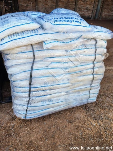  LOTE COM SACOS DE RESINA USADOS EM CONCRETAGEM DE PISOS, VIAPOL, VALIDOS ATÉ JUL 2027, SENDO:  555 SACOS DE TUF STRAND SF (saco 5 KG) E 16 EMBALAGENS DE FIBERSTRAND 100 (emb. de 18 KG.)  Vendido no estado em que se encontra.
